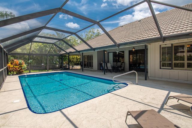 13 Balfour Road W, Palm Beach Gardens, FL 33418