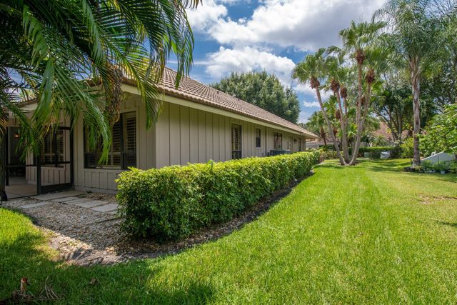 13 Balfour Road W, Palm Beach Gardens, FL 33418