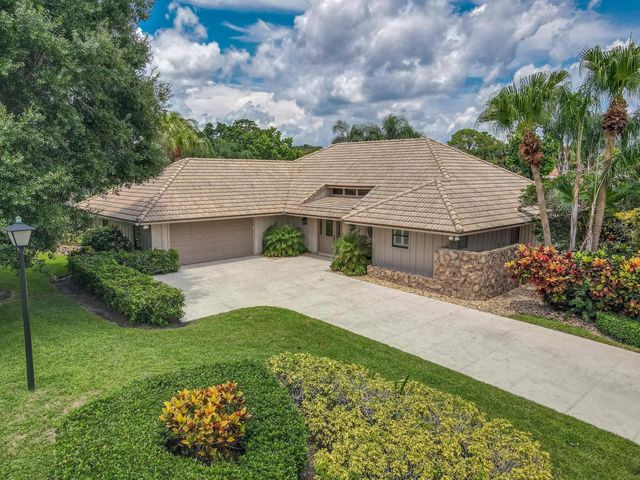 13 Balfour Road W, Palm Beach Gardens, FL 33418