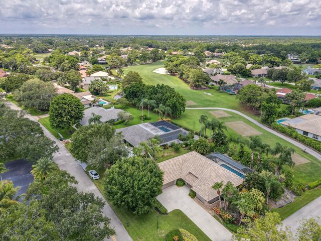 13 Balfour Road W, Palm Beach Gardens, FL 33418