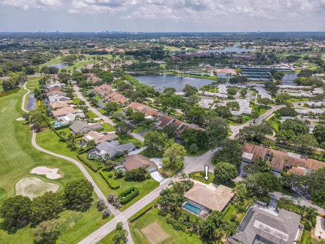 13 Balfour Road W, Palm Beach Gardens, FL 33418