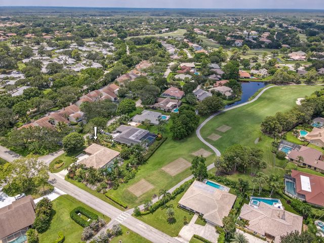 13 Balfour Road W, Palm Beach Gardens, FL 33418