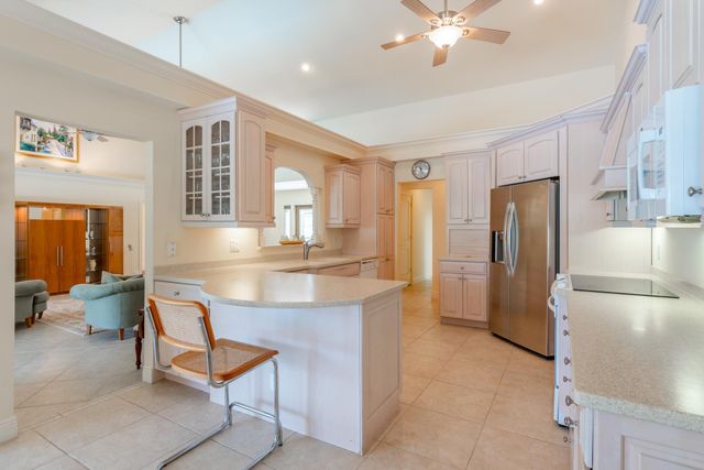 13 Balfour Road W, Palm Beach Gardens, FL 33418