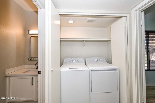 5757 W EUGIE Avenue 2013, Glendale, AZ 85304