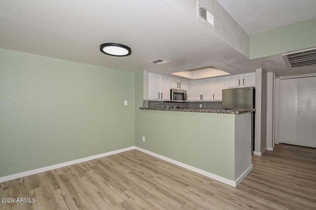 5757 W EUGIE Avenue 2013, Glendale, AZ 85304
