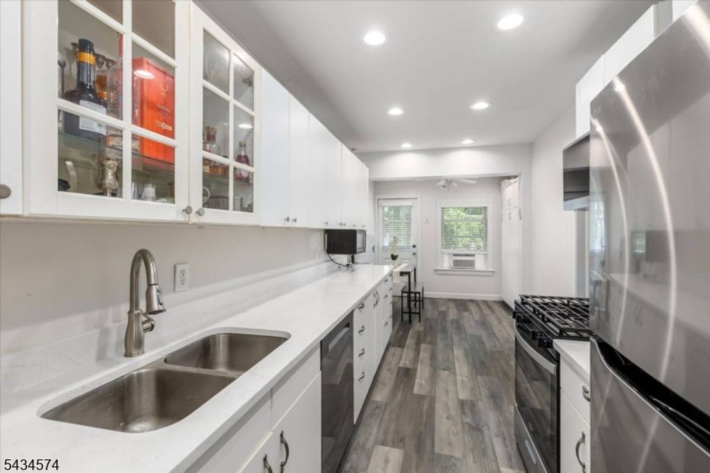 478 Brook Ave, Passaic City, NJ 07055 — photo 4