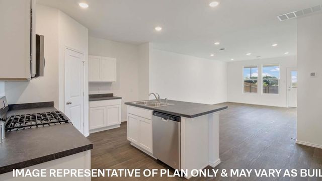 207 A HARRISON XING, Uhland, TX 78640