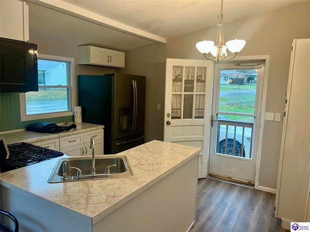 302 Glenwood Drive, Vine Grove, KY 40175