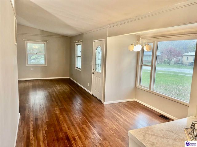 302 Glenwood Drive, Vine Grove, KY 40175