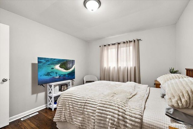 39621 Detroit Street, Harrison Charter Township, MI 48045