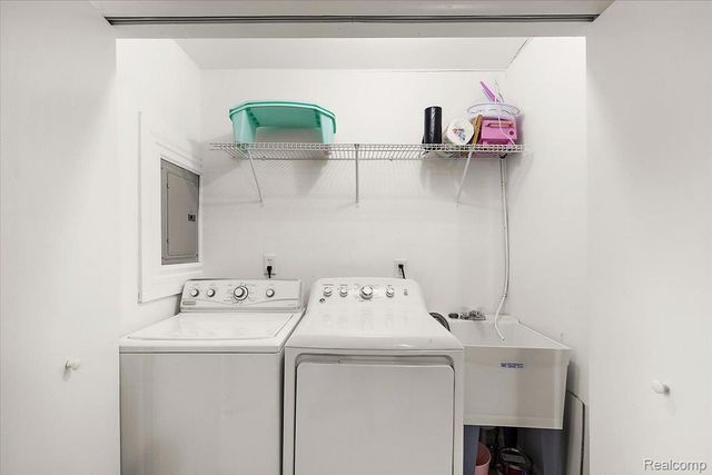 39621 Detroit Street, Harrison Charter Township, MI 48045