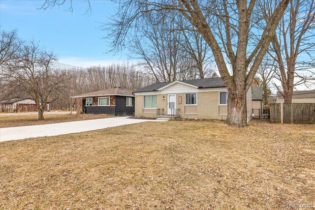 39621 Detroit Street, Harrison Charter Township, MI 48045