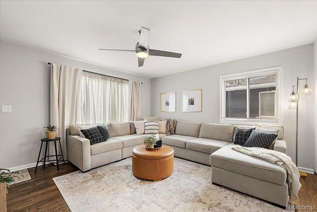 39621 Detroit Street, Harrison Charter Township, MI 48045