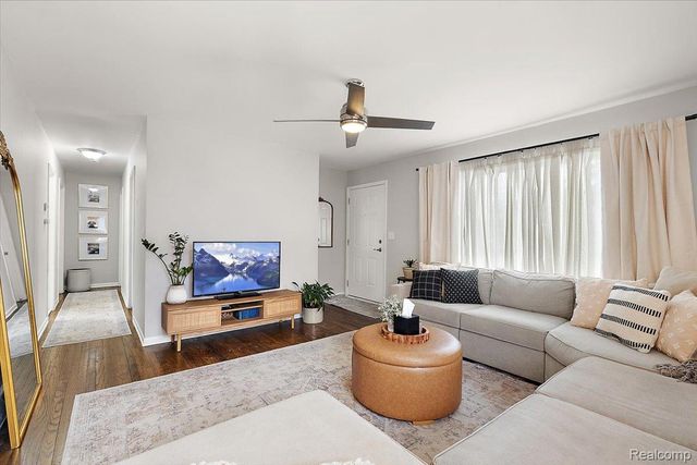 39621 Detroit Street, Harrison Charter Township, MI 48045