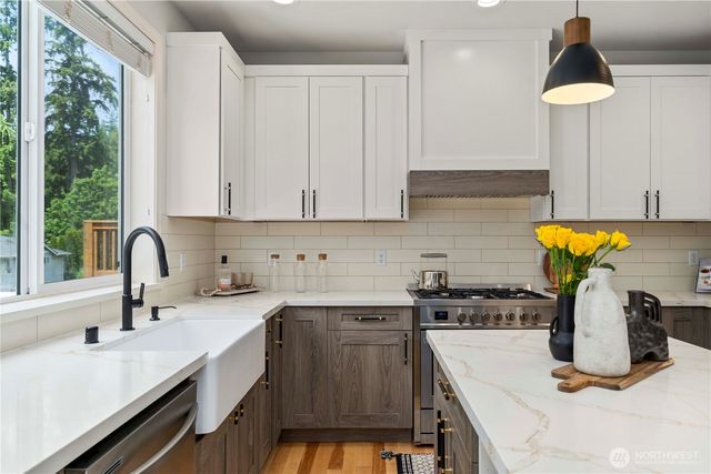 11433 80 Avenue NE, Kirkland, WA 98034