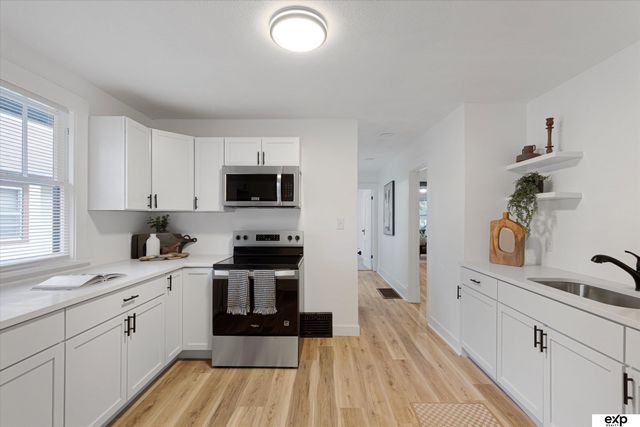 1728 S 27th Street, Omaha, NE 68105