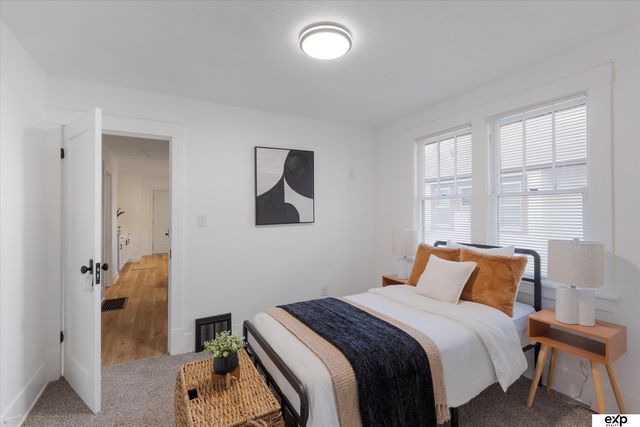 1728 S 27th Street, Omaha, NE 68105