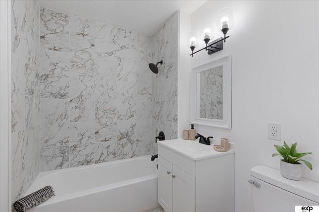 1728 S 27th Street, Omaha, NE 68105