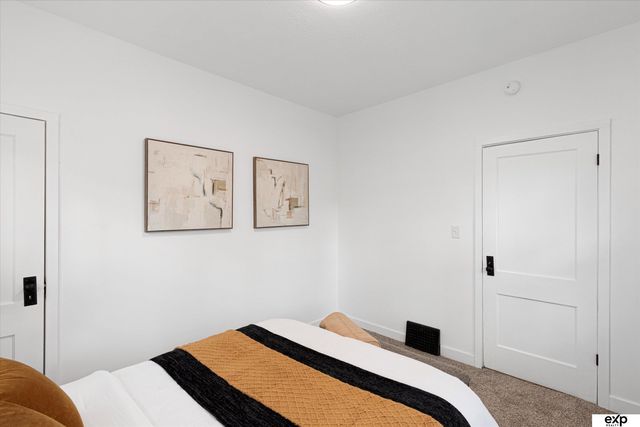 1728 S 27th Street, Omaha, NE 68105