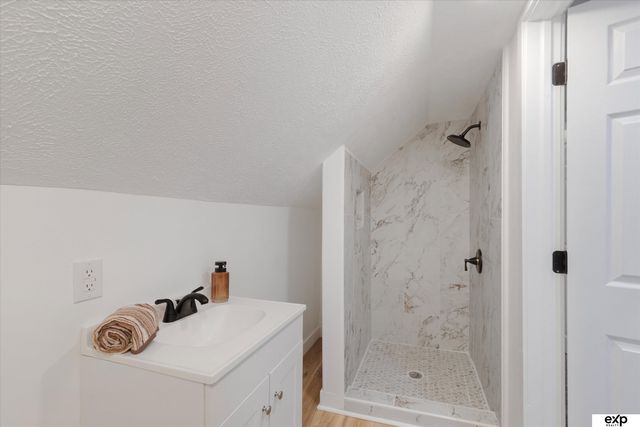 1728 S 27th Street, Omaha, NE 68105