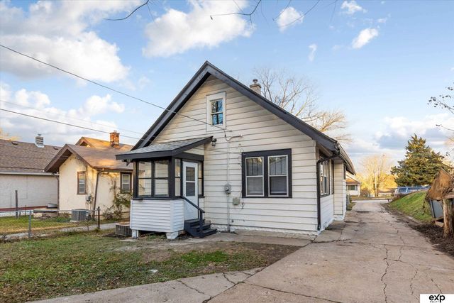 1728 S 27th Street, Omaha, NE 68105