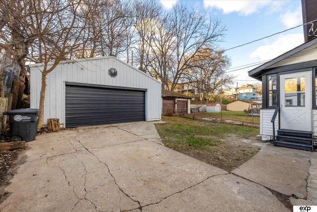 1728 S 27th Street, Omaha, NE 68105