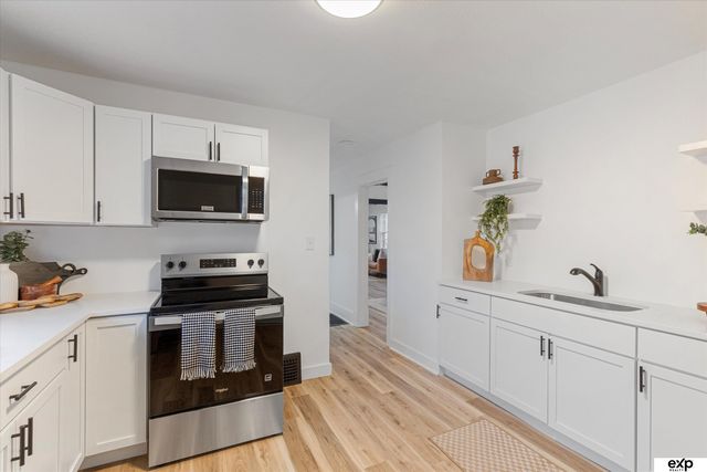 1728 S 27th Street, Omaha, NE 68105