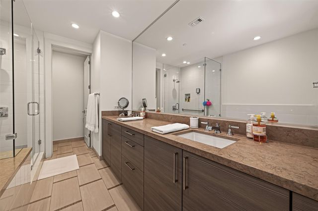 2047 Westcreek Lane 606, Houston, TX 77027