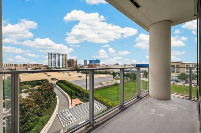 2047 Westcreek Lane 606, Houston, TX 77027
