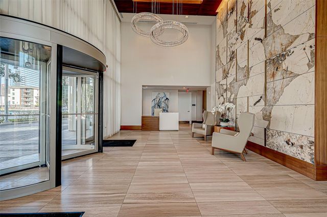 2047 Westcreek Lane 606, Houston, TX 77027