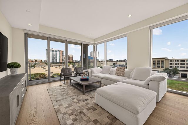 2047 Westcreek Lane 606, Houston, TX 77027