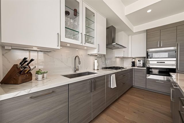 2047 Westcreek Lane 606, Houston, TX 77027