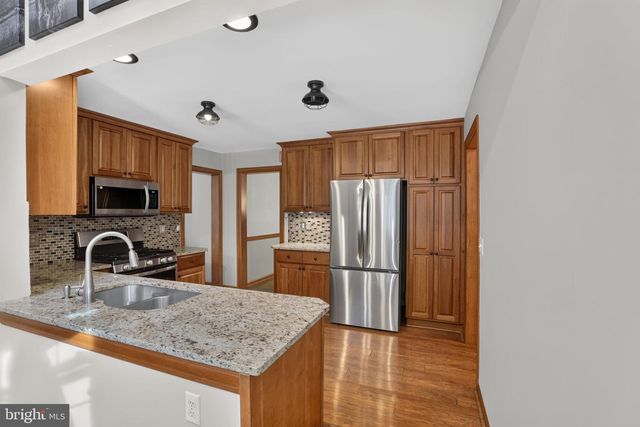 812 HILLTOP ROAD, Newark, DE 19711