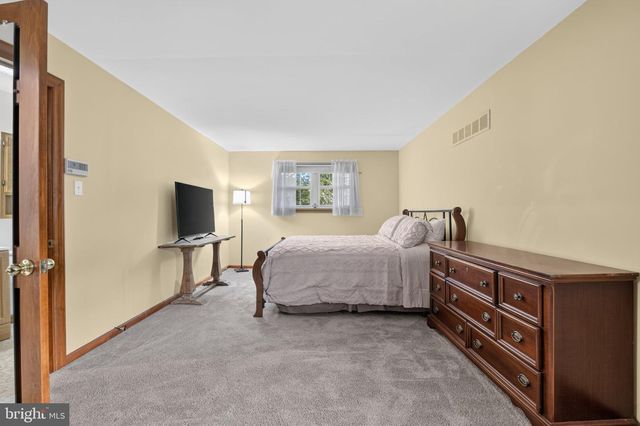 812 HILLTOP ROAD, Newark, DE 19711