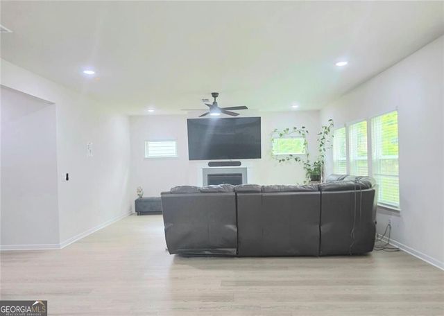 327 Valley Oak Drive, Dawsonville, GA 30534