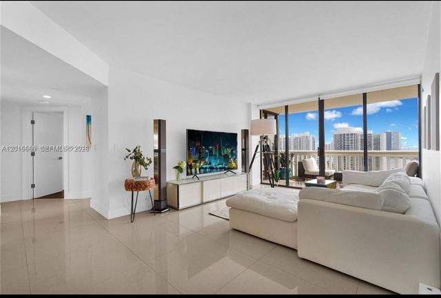 1000 W Island Blvd 2508, Aventura, FL 33160