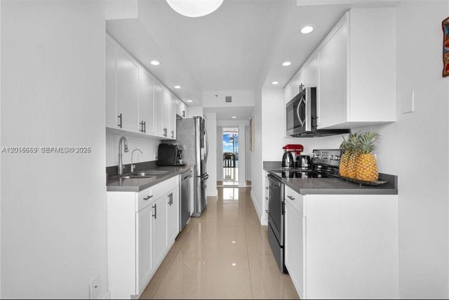 1000 W Island Blvd 2508, Aventura, FL 33160