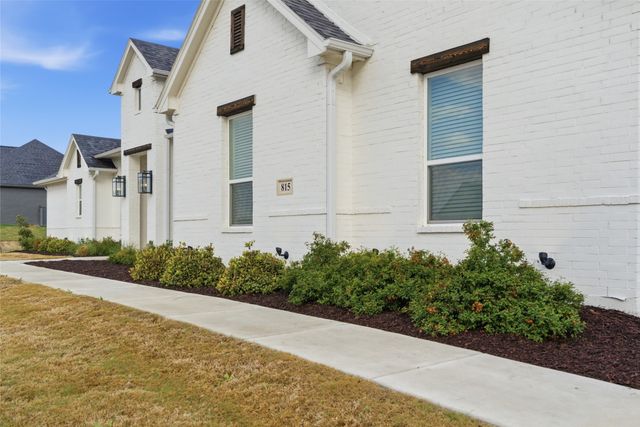 815 Wind River Pass, Azle, TX 76020