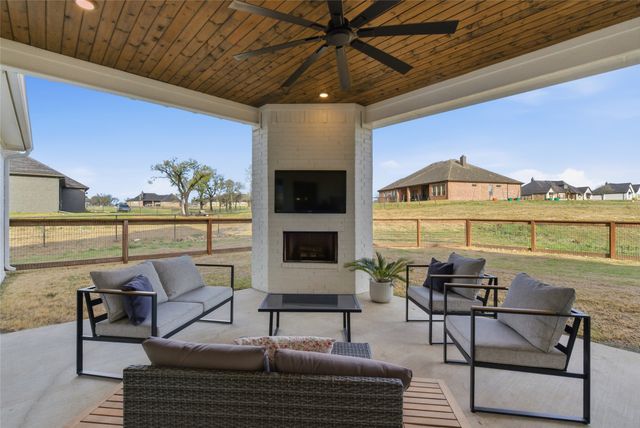 815 Wind River Pass, Azle, TX 76020
