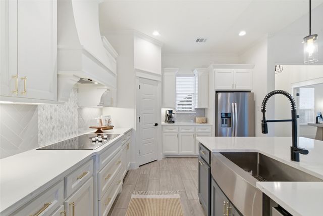 815 Wind River Pass, Azle, TX 76020