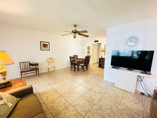 1146 Cambridge G, Deerfield Beach, FL 33442