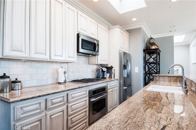 130 30th Street, Hermosa Beach, CA 90254