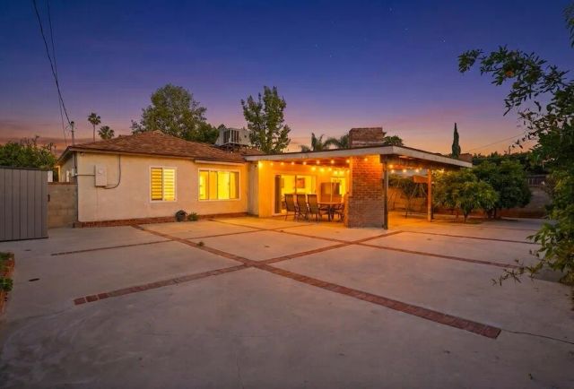 6949 Aura Avenue, Reseda, CA 91335