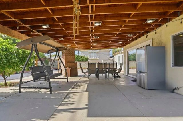 6949 Aura Avenue, Reseda, CA 91335