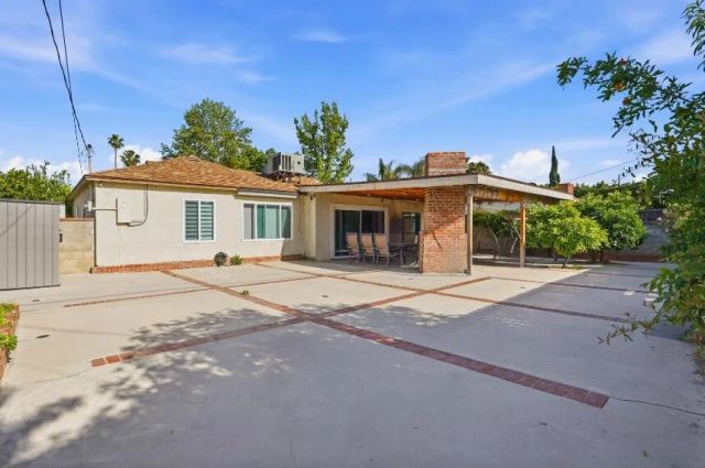 6949 Aura Avenue, Reseda, CA 91335