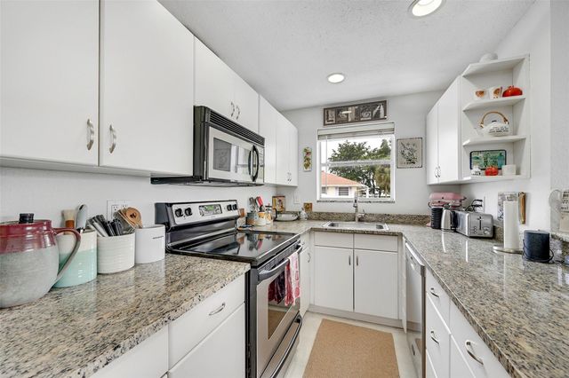 2715 NE 49th Street, Fort Lauderdale, FL 33308