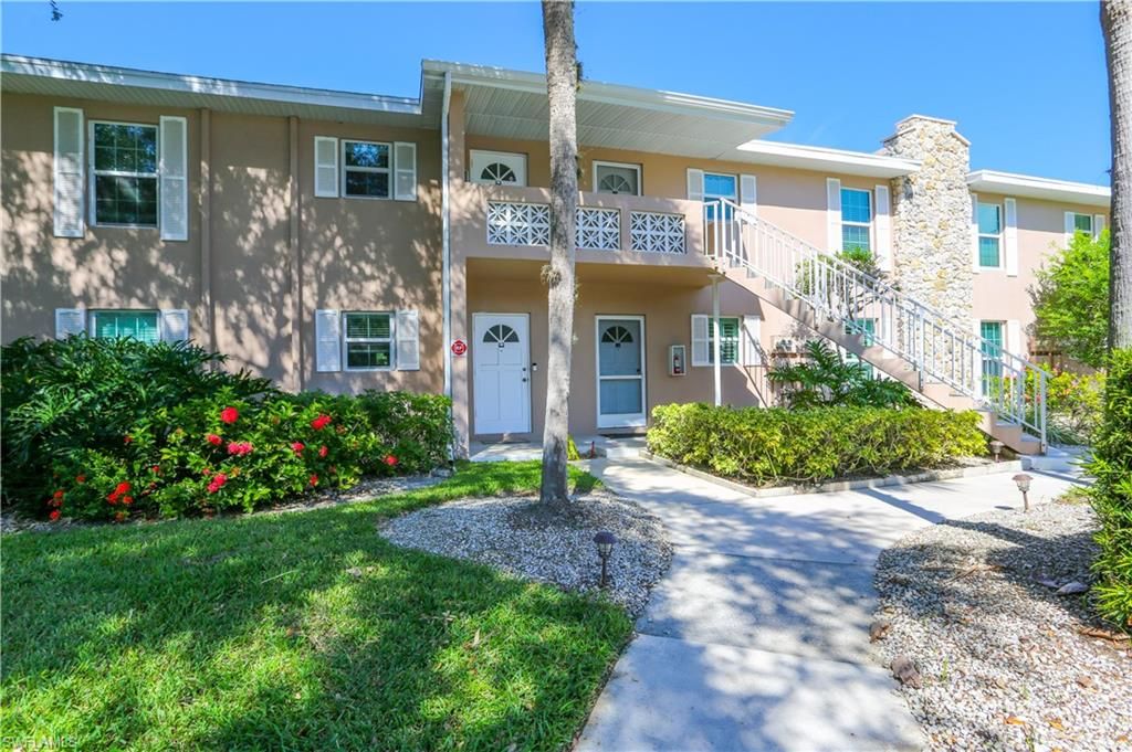 221 Cypress WAY E # 201, Naples, FL 34110