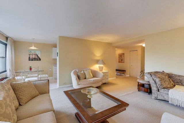 3410 N Lake Shore Drive 3AB, Chicago, IL 60657