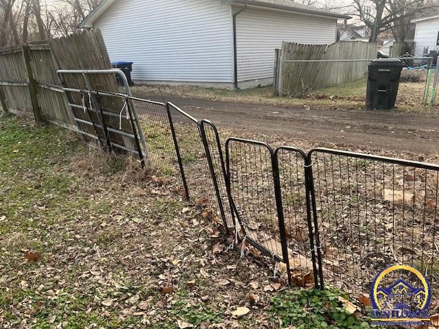 825 NE Strait AVE, Topeka, KS 66616