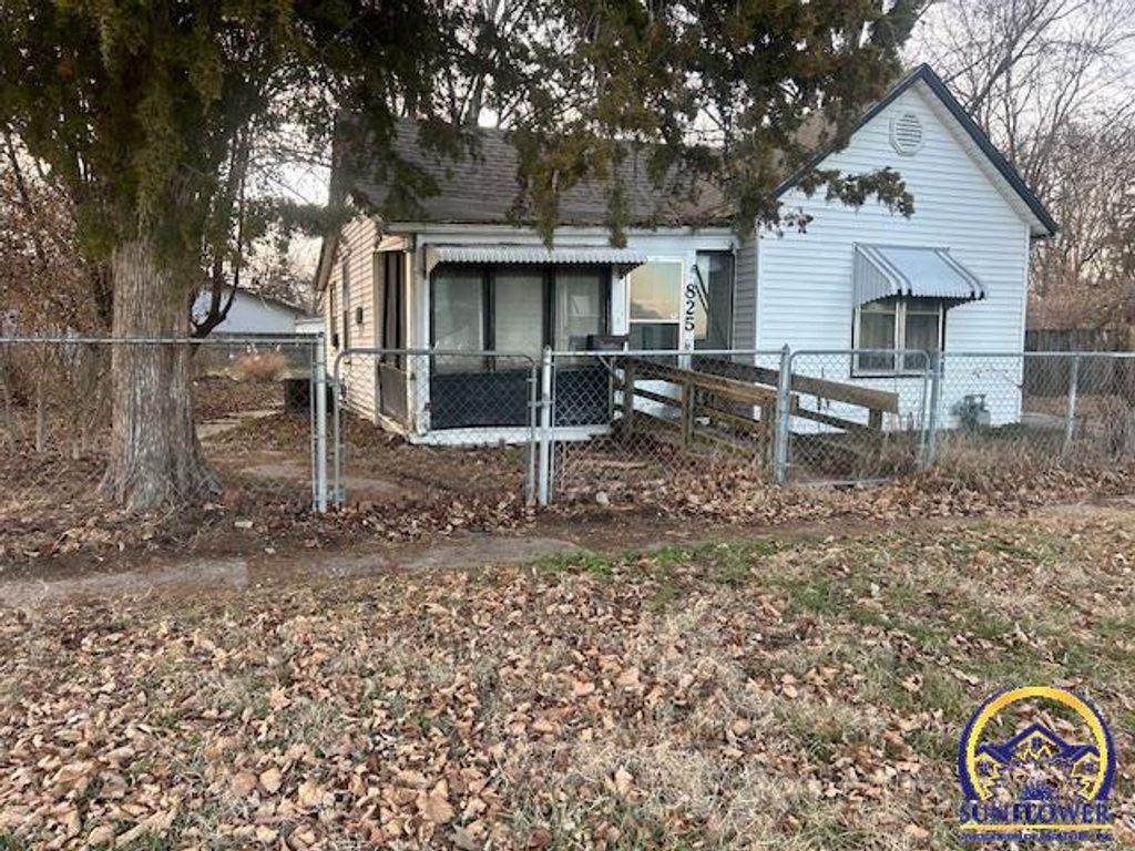 825 NE Strait AVE, Topeka, KS 66616